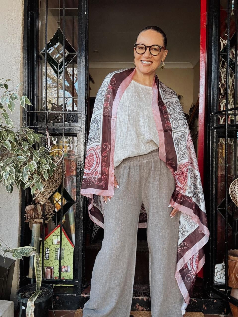 Portret Katier Scarves