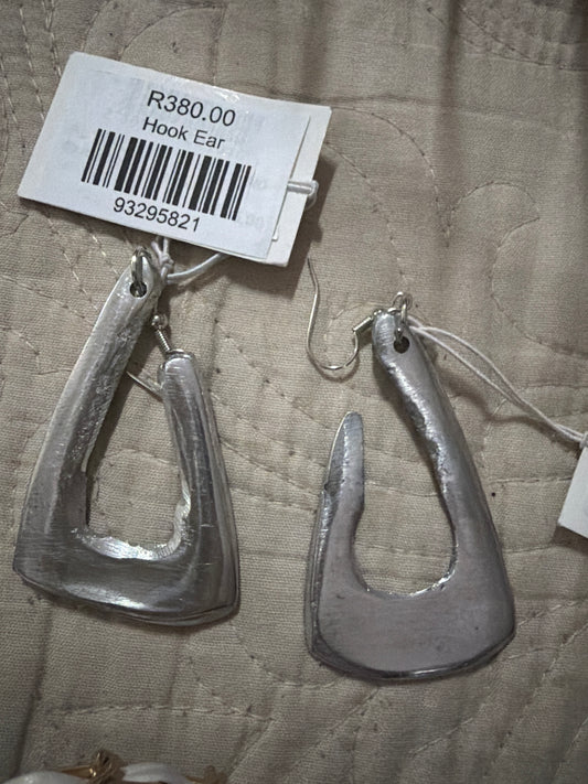 Hook Ear