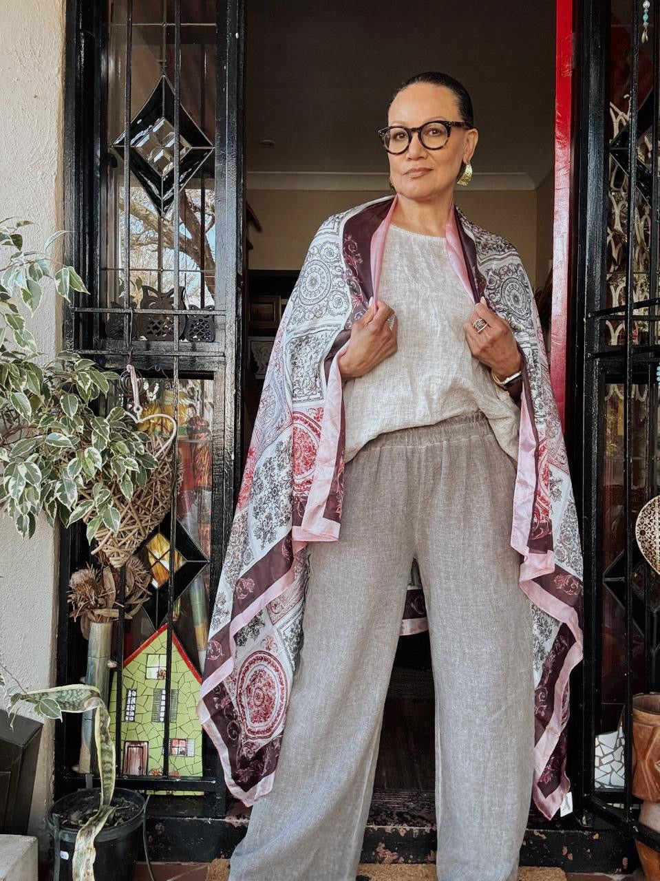 Portret Katier Scarves