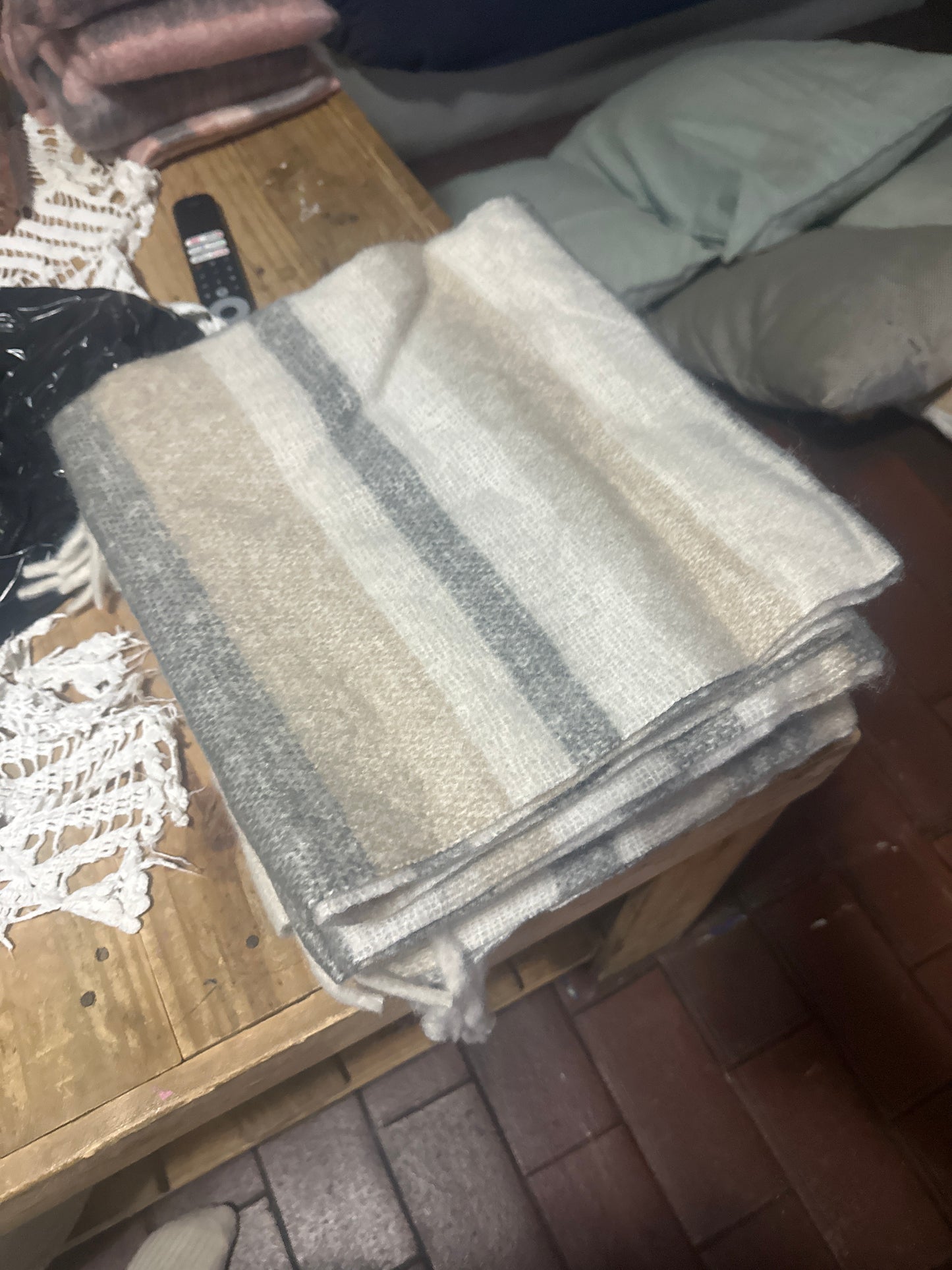 Neutral scarf