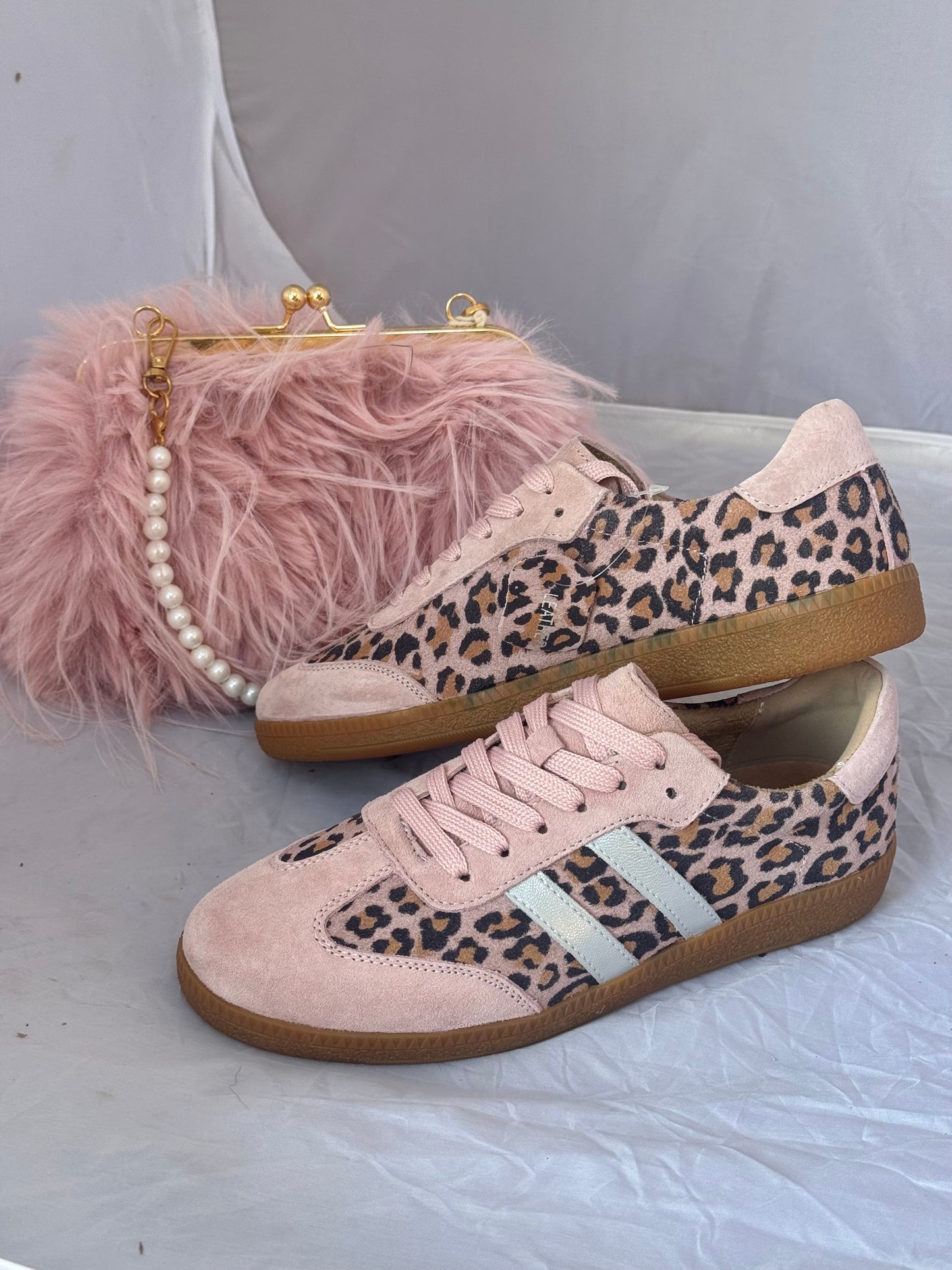 Shiloh pink leopard Julz