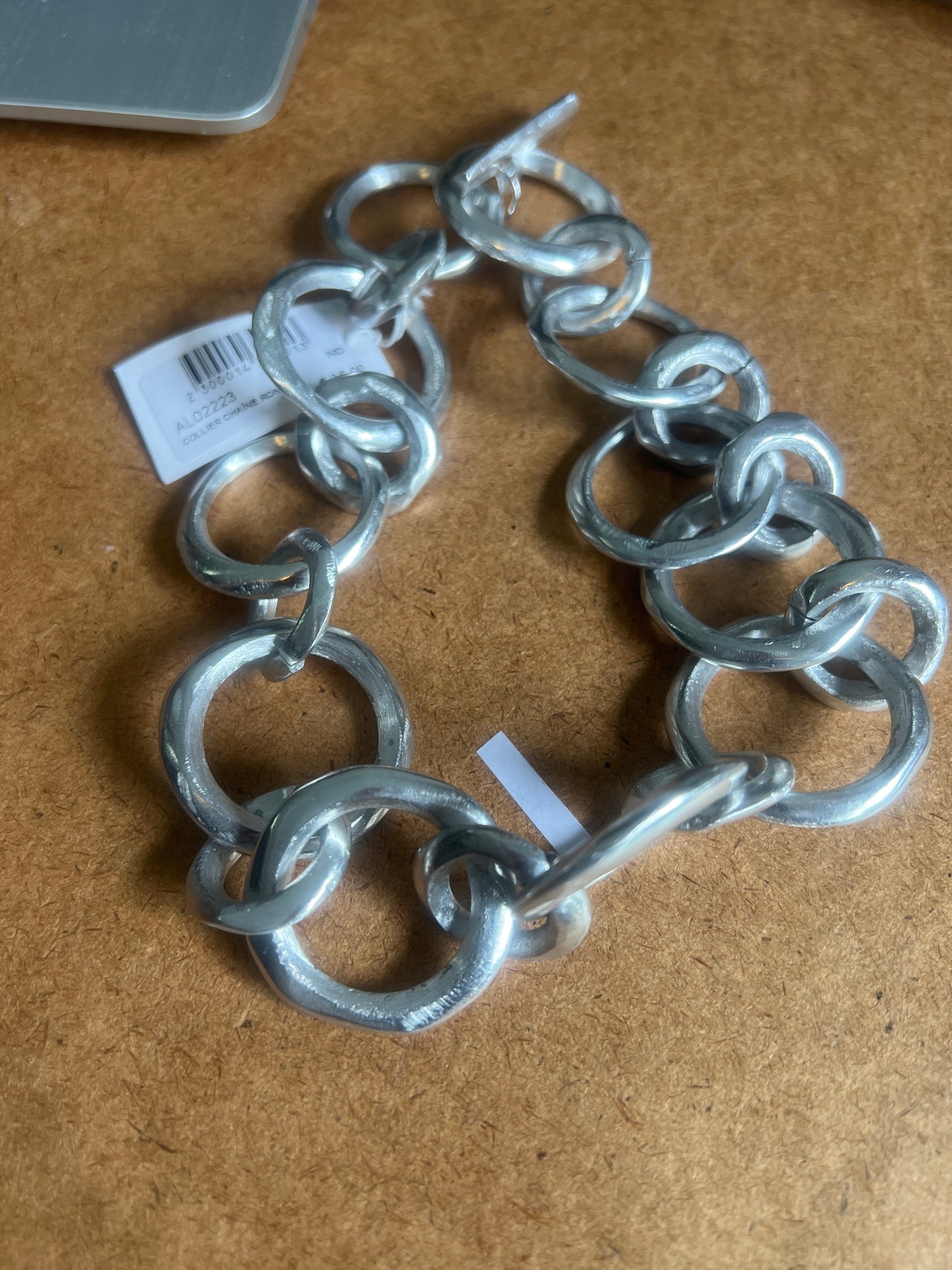 Short chain pendant
