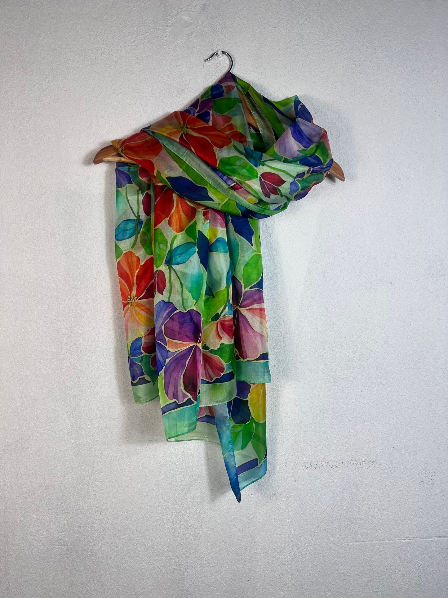 Portret Katier Scarves