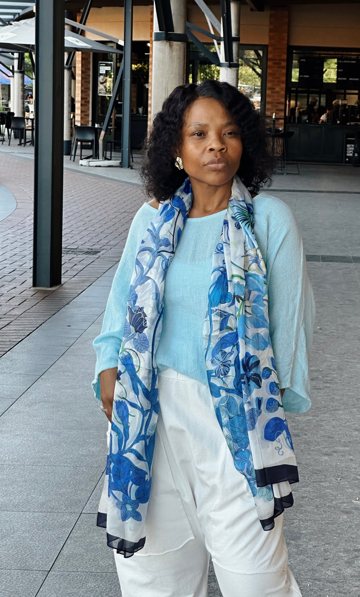 Portret Katier Scarves