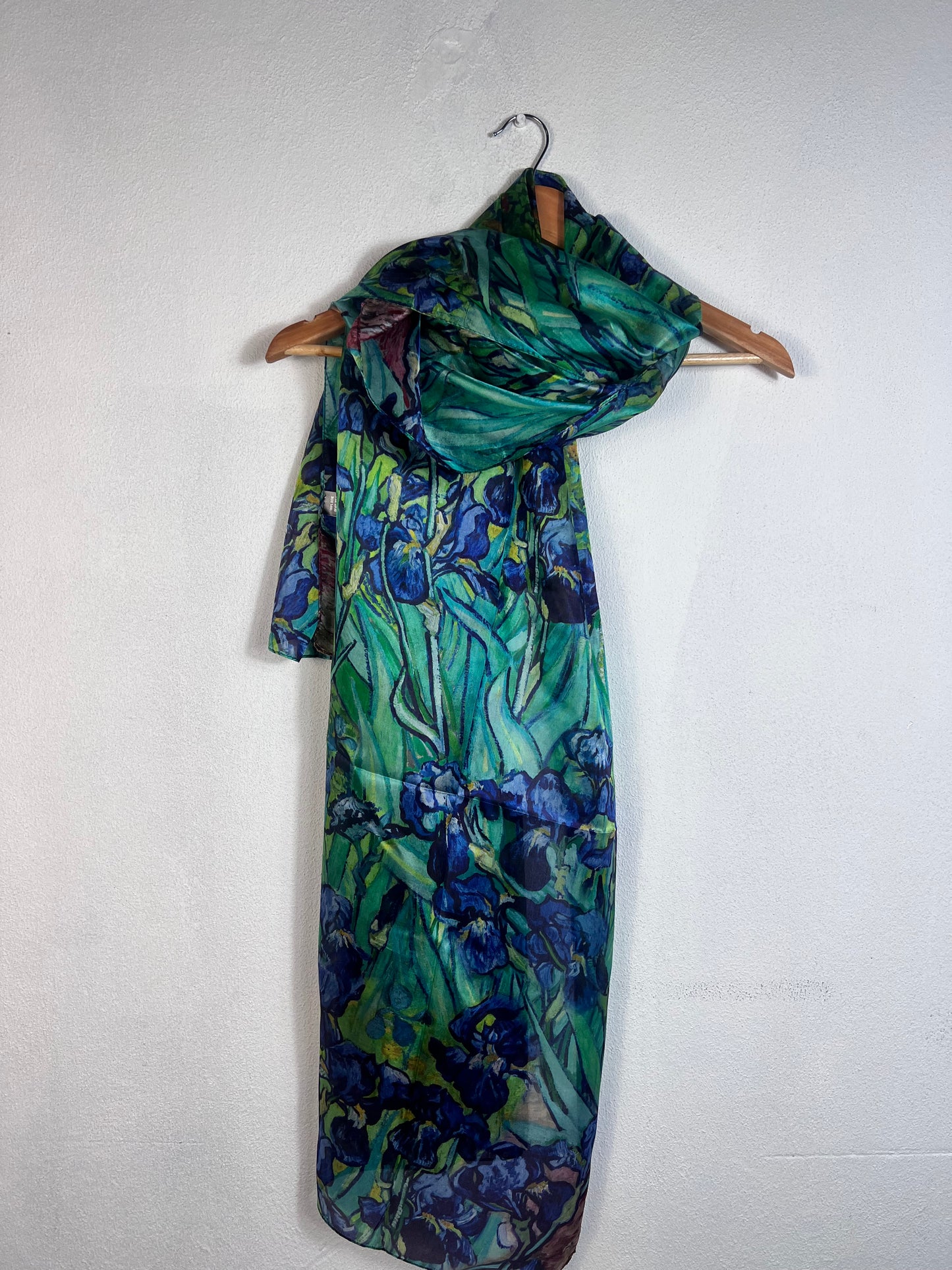 Portret Katier Scarves