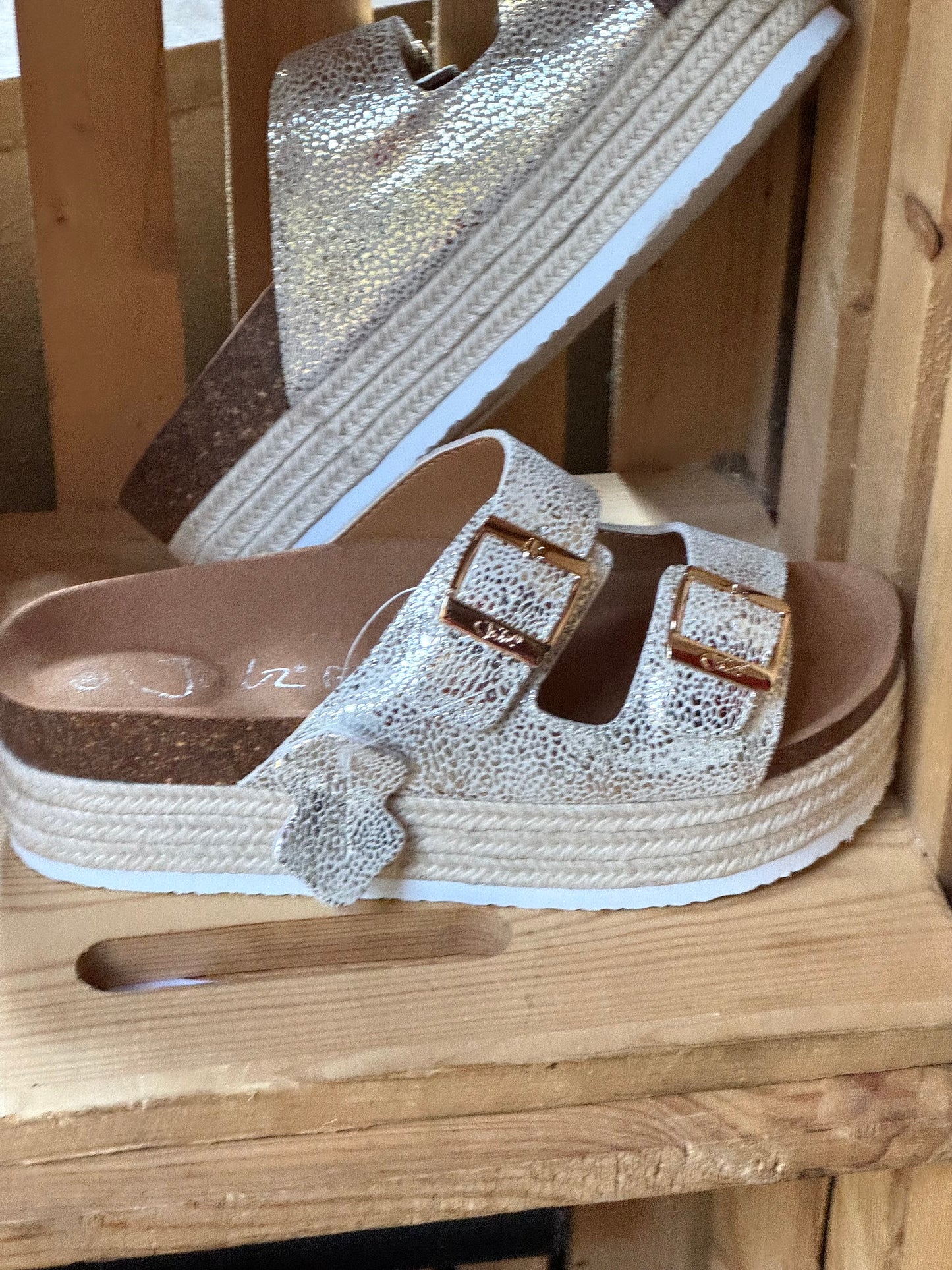 Metallic gold Julz