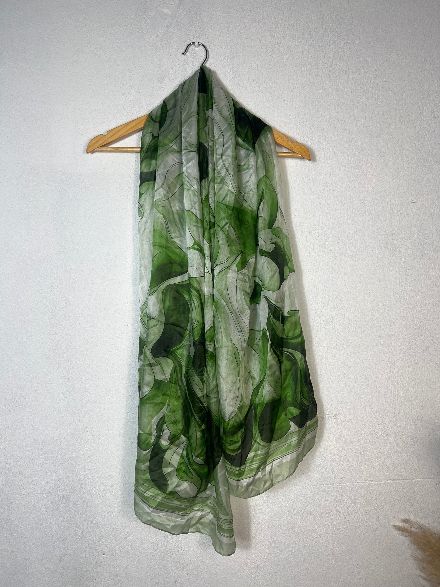 Portret Katier Scarves