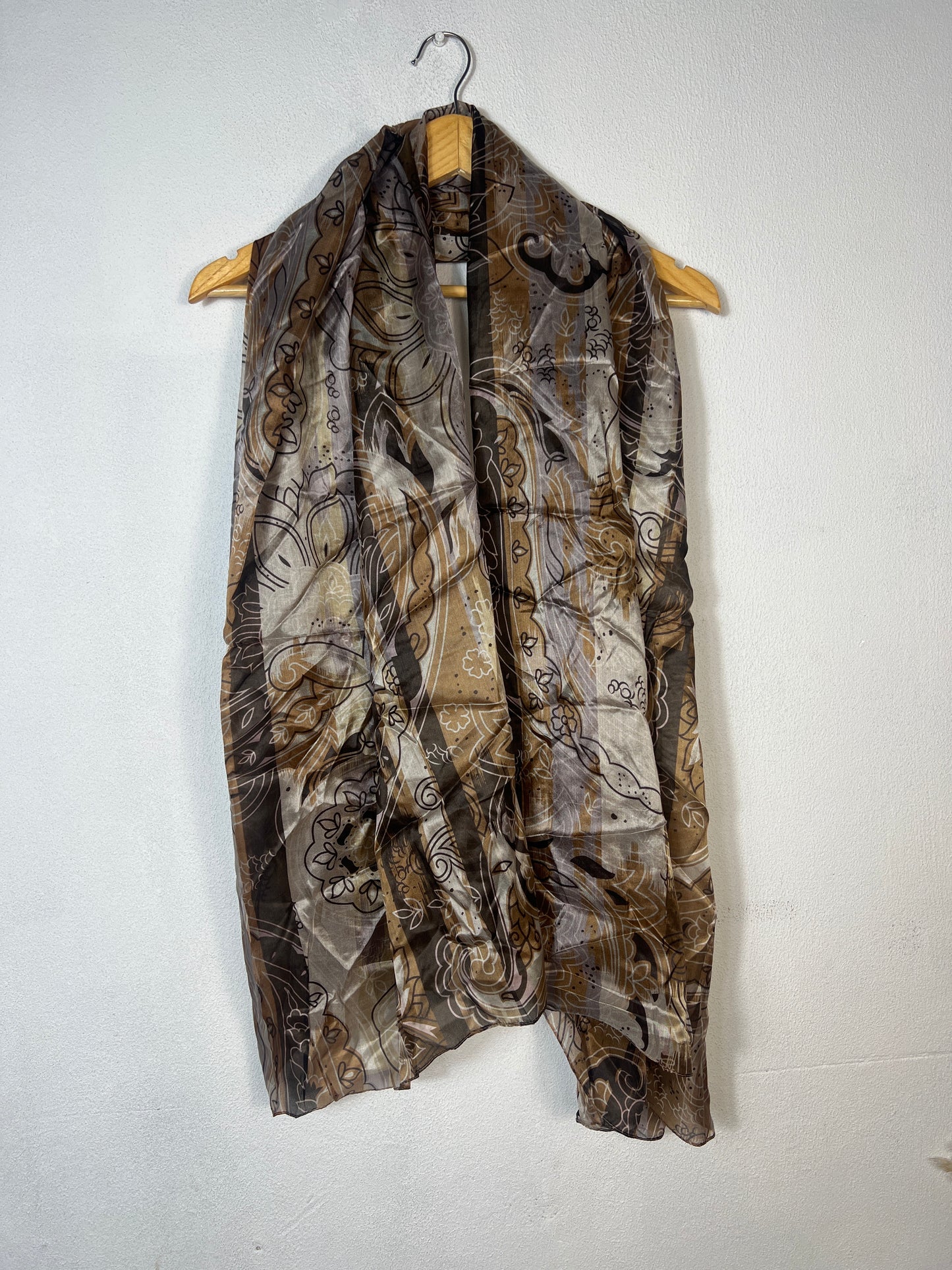 Portret Katier Scarves