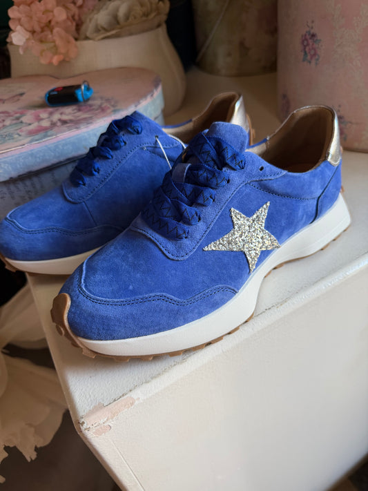 Hunter blue sneaker