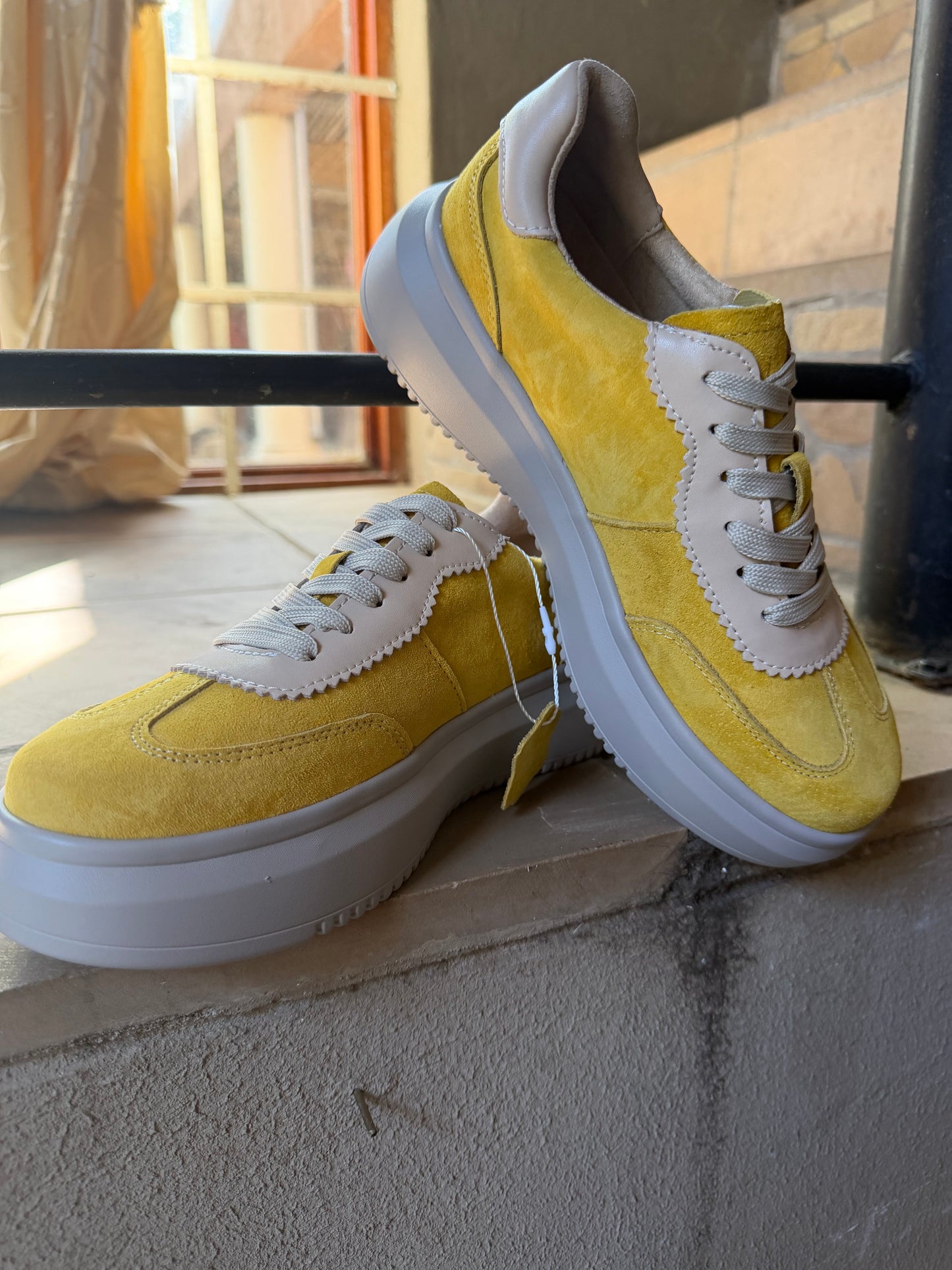 Lyra mustard