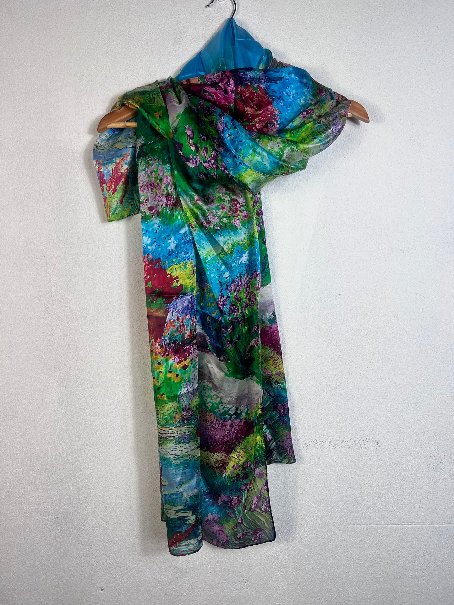 Portret Katier Scarves