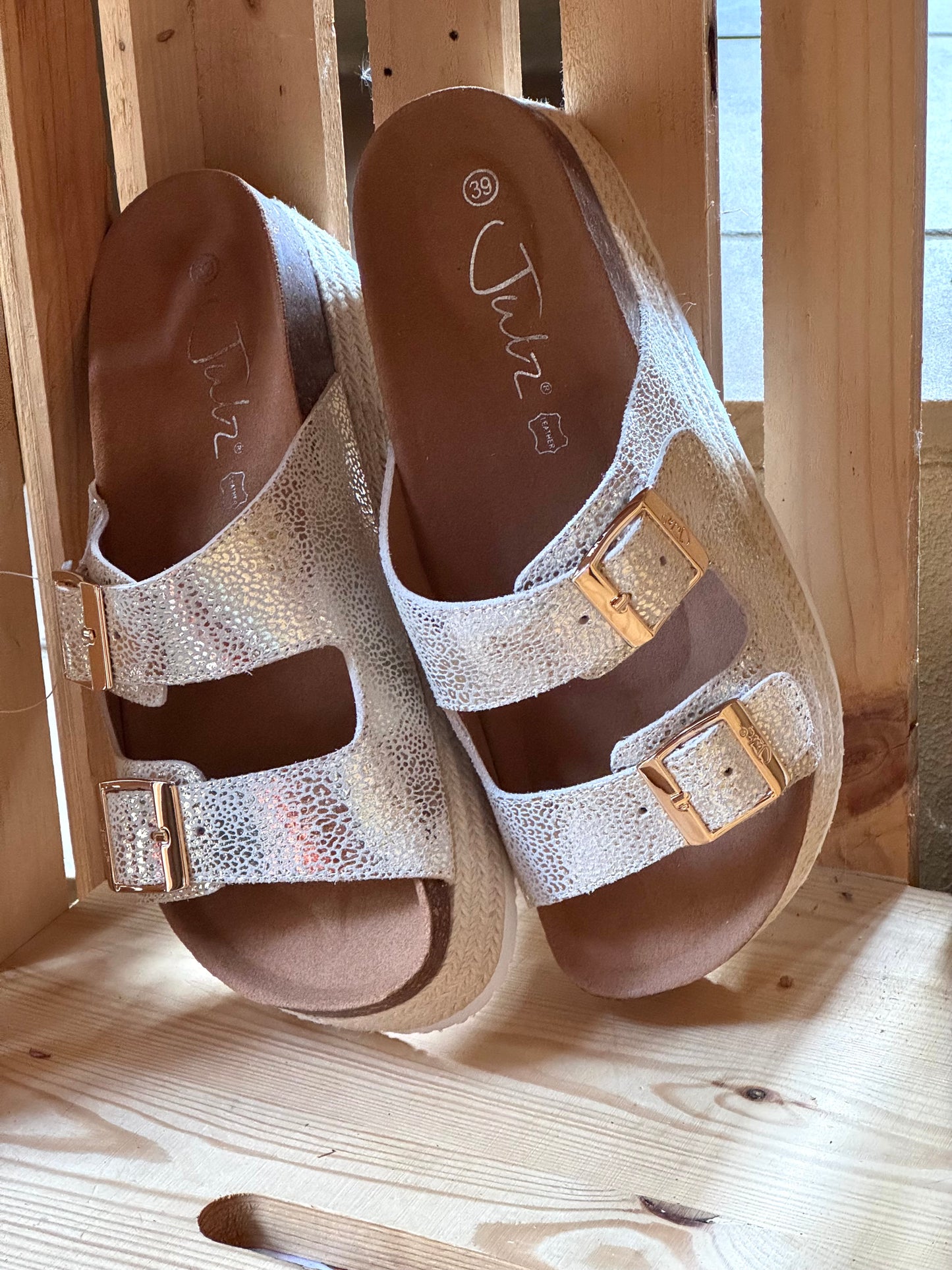 Metallic gold Julz
