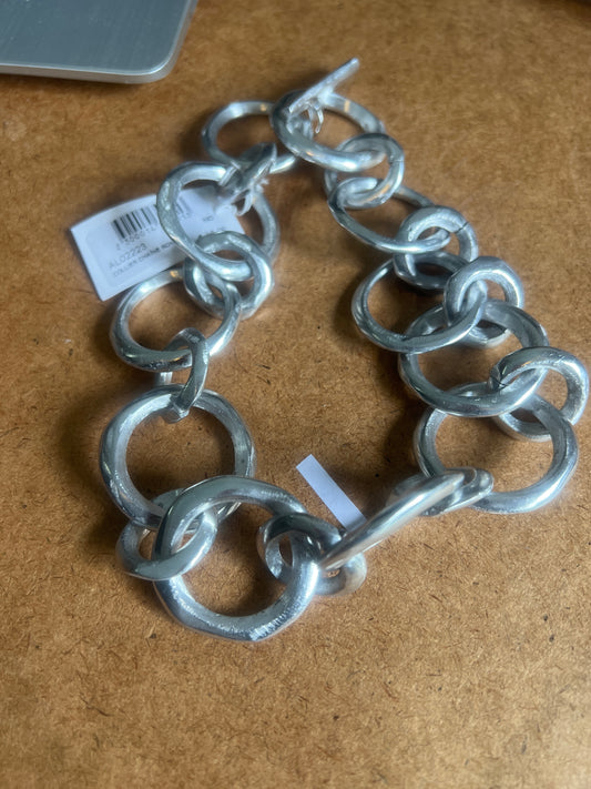 Short chain pendant