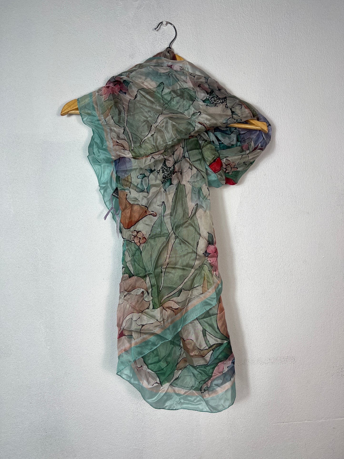 Portret Katier Scarves