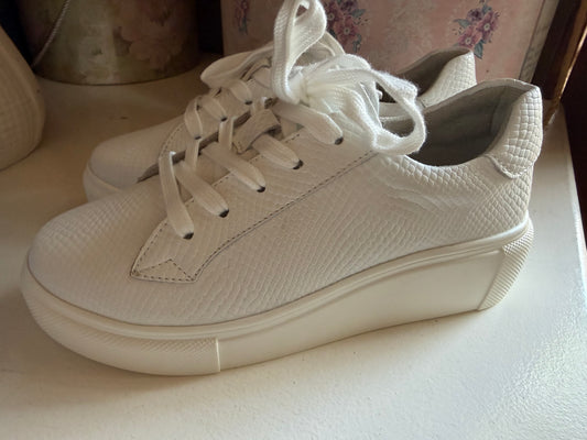 Bayley white pebble Julz sneaker