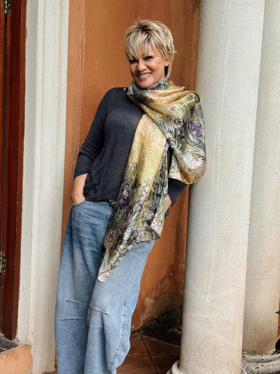 Portret Katier Scarves