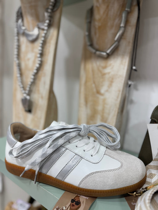 Shiloh white beige and grey Julz shoe