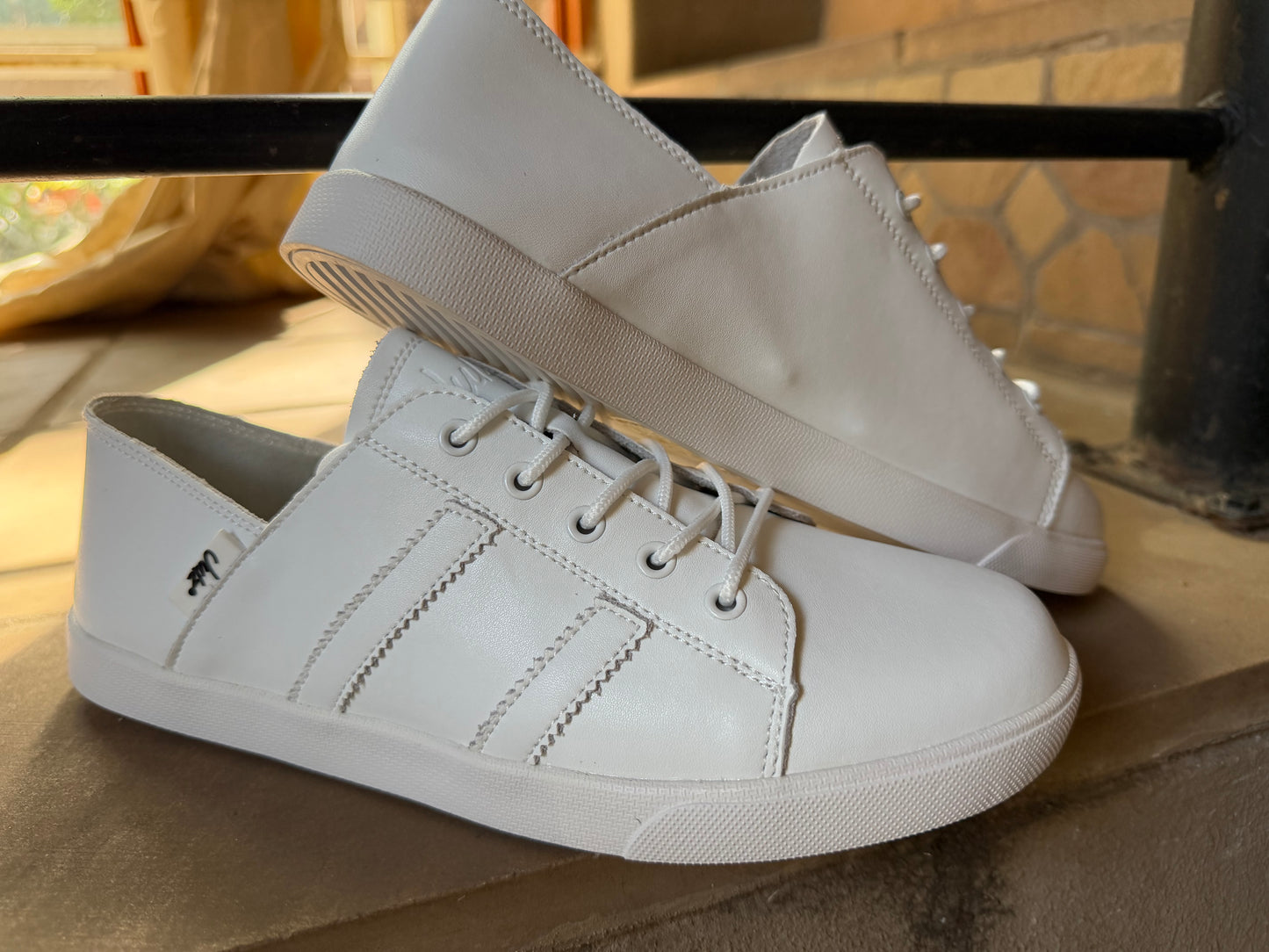 Vicki white stripe julz sneaker